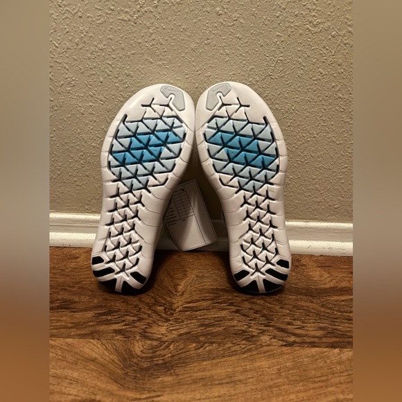 Nike Free Run Motion Flyknit 2 'White Polar Blue' Sample - Picture 6 of 8